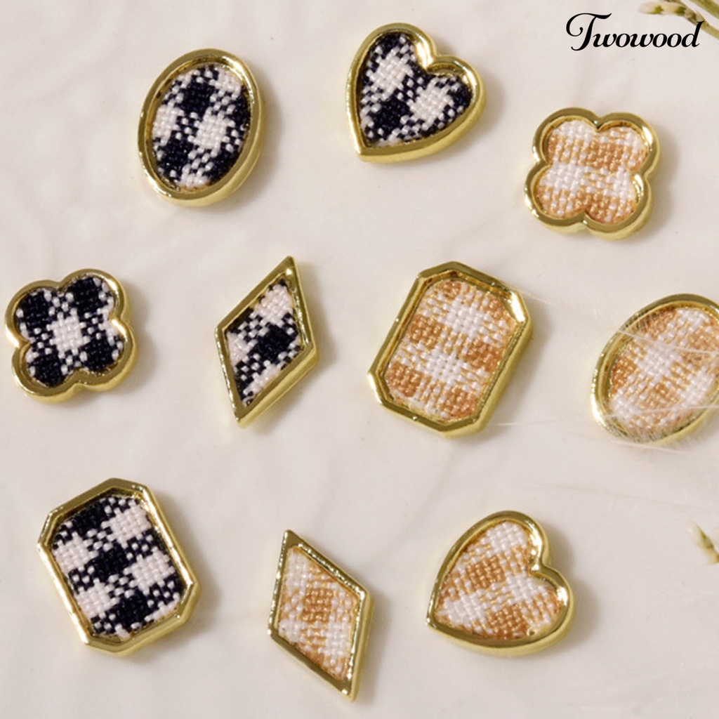 10pcs / Set Ornamen Kuku Bentuk Hati Kotak-Kotak Tahan Lama Untuk Wanita