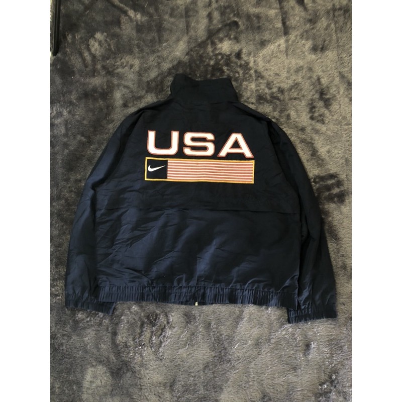 VINTAGE NIKE USA FLAG