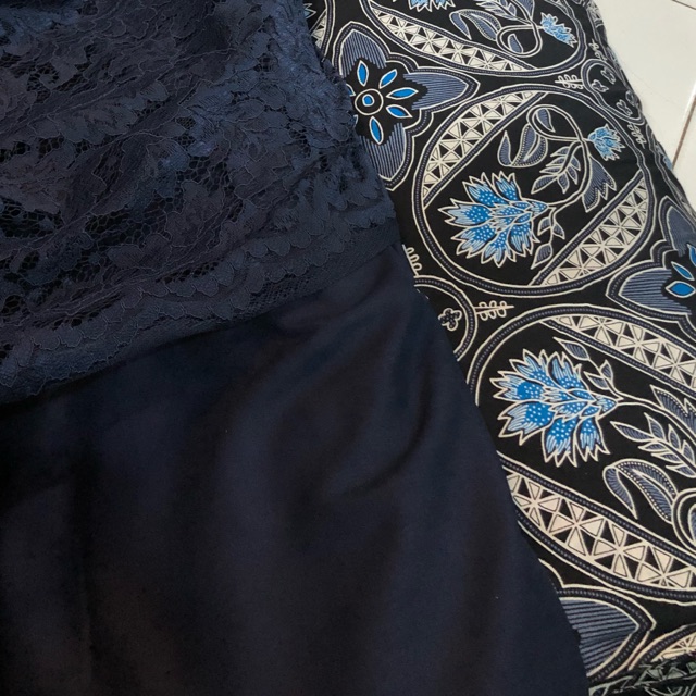 Set kain kebaya biru