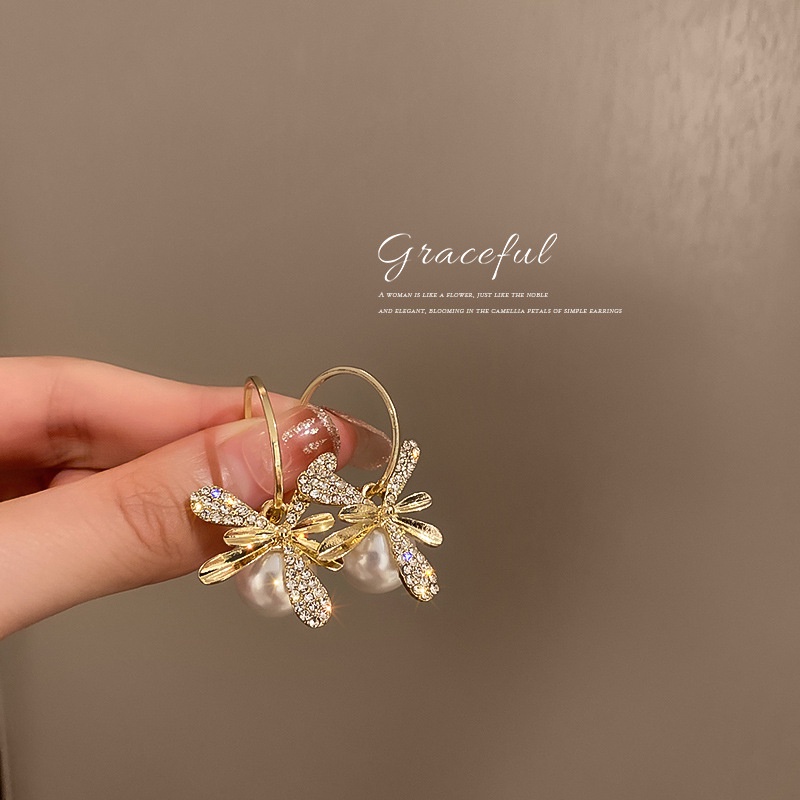 Anting Mutiara Bunga Tiga Daun Aksesoris Wanita Korea