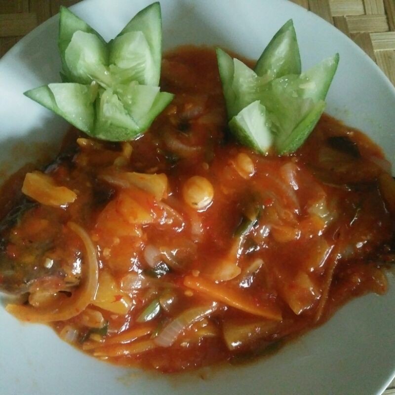 

nila asam manis / nila goreng bumbu + sambal + lalapan /nila pesmol / soup ikan nila