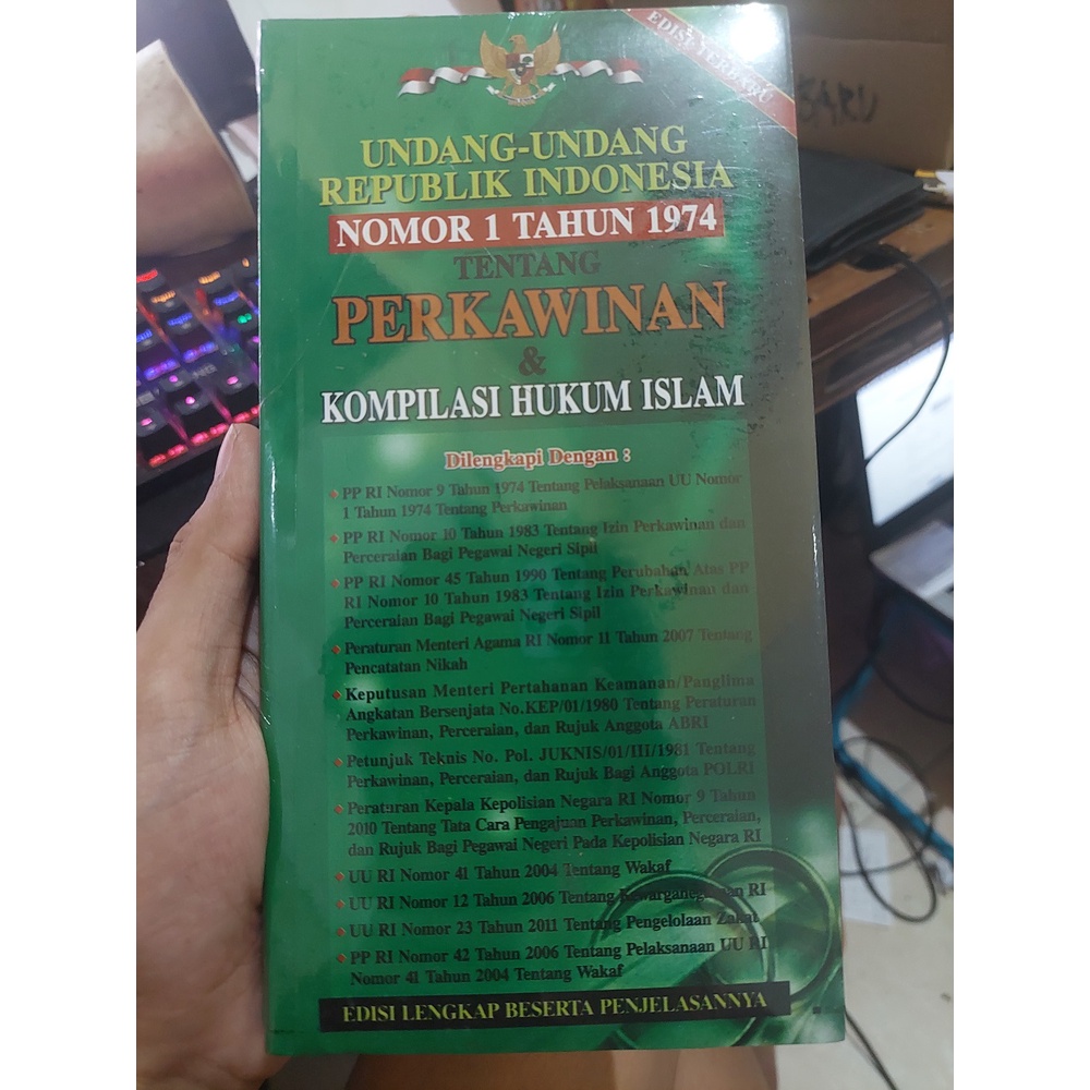 BUKU UNDANG-UNDANG, UUD 1945 GBHN KUHP DAN KUHAP HUKUM PERDATA PIDANA GRAHA MEDIA PRESS BEST SELLER-3