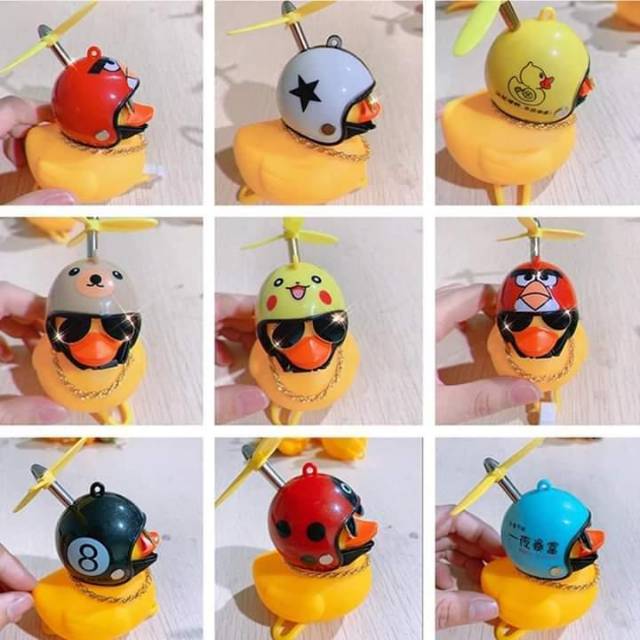 Bebek Helm Baling Baling kekinian spring doll pajangan motor aksesoris mobil