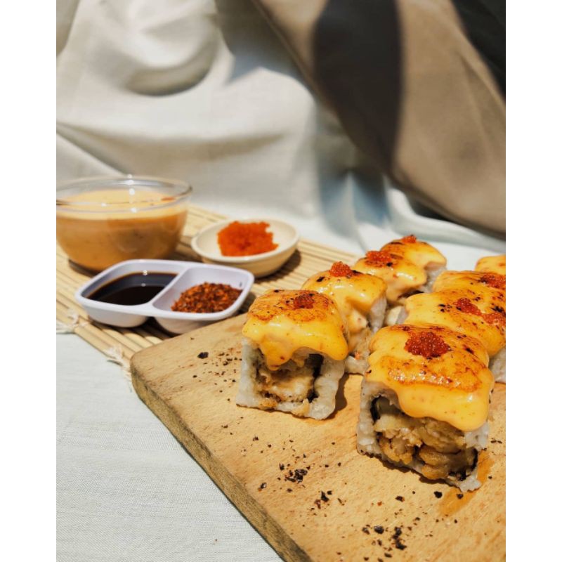 

SUSHI CHICKEN CRISPY ROLL