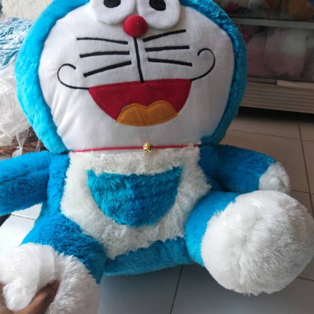 Promo Boneka jumbo full body karakter Doraemon . Bisa juga bikin nama sesuai permintaan pelanggan.