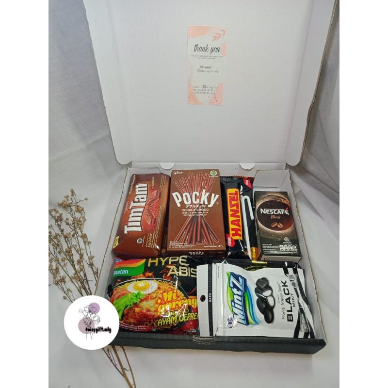 

TERMURAH | Snack box | gift box | kado ulangtahun | kado wisuda