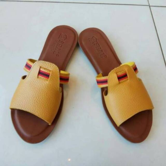 Sandal kulit slip on model baru gucci asli garut