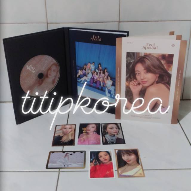 READY STOCK UNSEALED OFFICIAL TWICE ALBUM FEEL SPECIAL - Photocard, gold PC - NAYEON JIHYO JEONGYEON