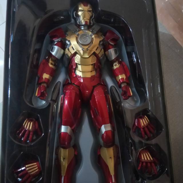 Hot toys iron man heartbreaker