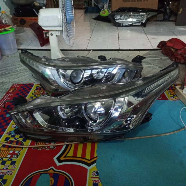 Headlamp lampu depan Toyota Yaris 2015 2016 2017