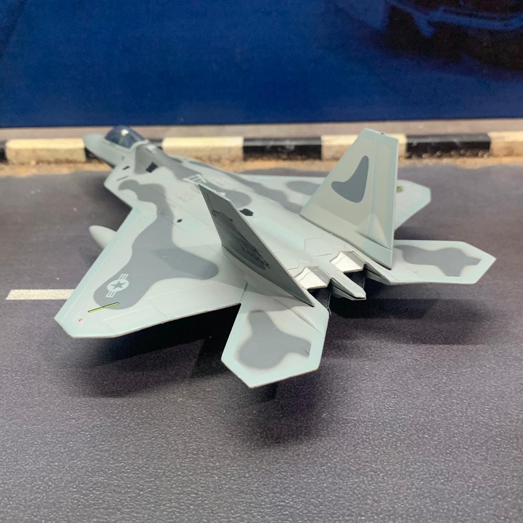 JL Model Lockheed Martin F-22 Raptor Skala 100