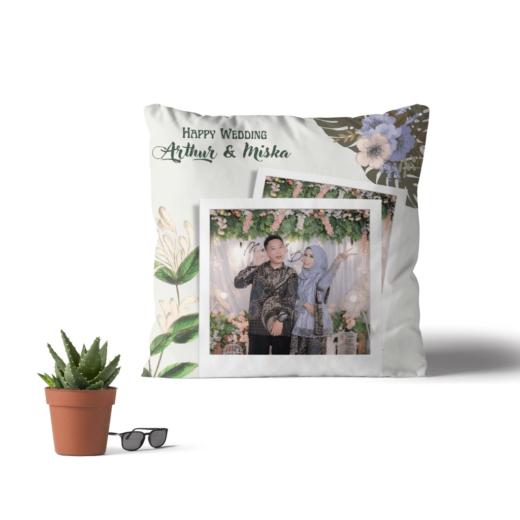 Bizzarpillow Bantal Foto Hadiah Ulang Tahun/Pernikahan/Wisuda 40x40cm BZ197