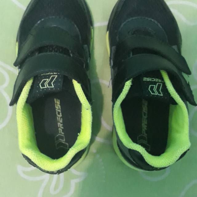 Preloved Sepatu anak PRECISE size 28