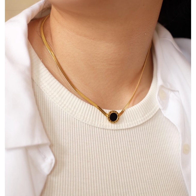 Roman necklace