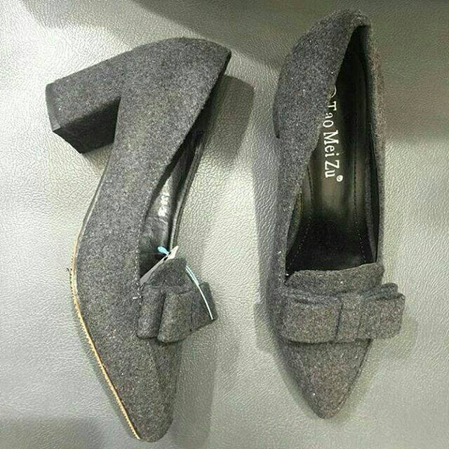Sale Grey import shoes hak tahu