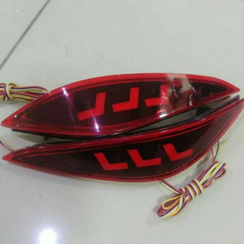 Lampu reflektor bumper belakang mobil toyota all new rush /  terios 2018 sampai 2023 2019 2020 2021 2022 sen sein running