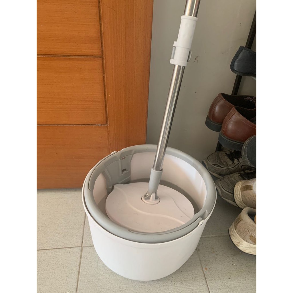 M01 Spin Mop Alat Pel Lantai Kain Pel Alat Pel Otomatis Flat Mop Putar Praktis Alat Pel Lantai Dengan Ember