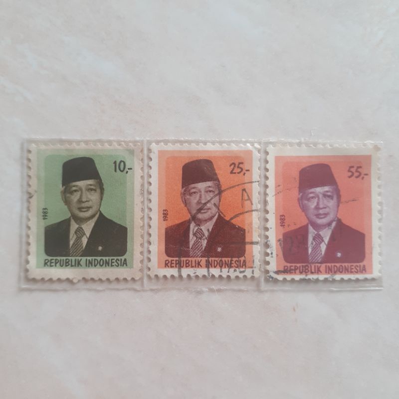 

Perangko Presiden Soeharto Tahun 1983 set lengkap -3pcs