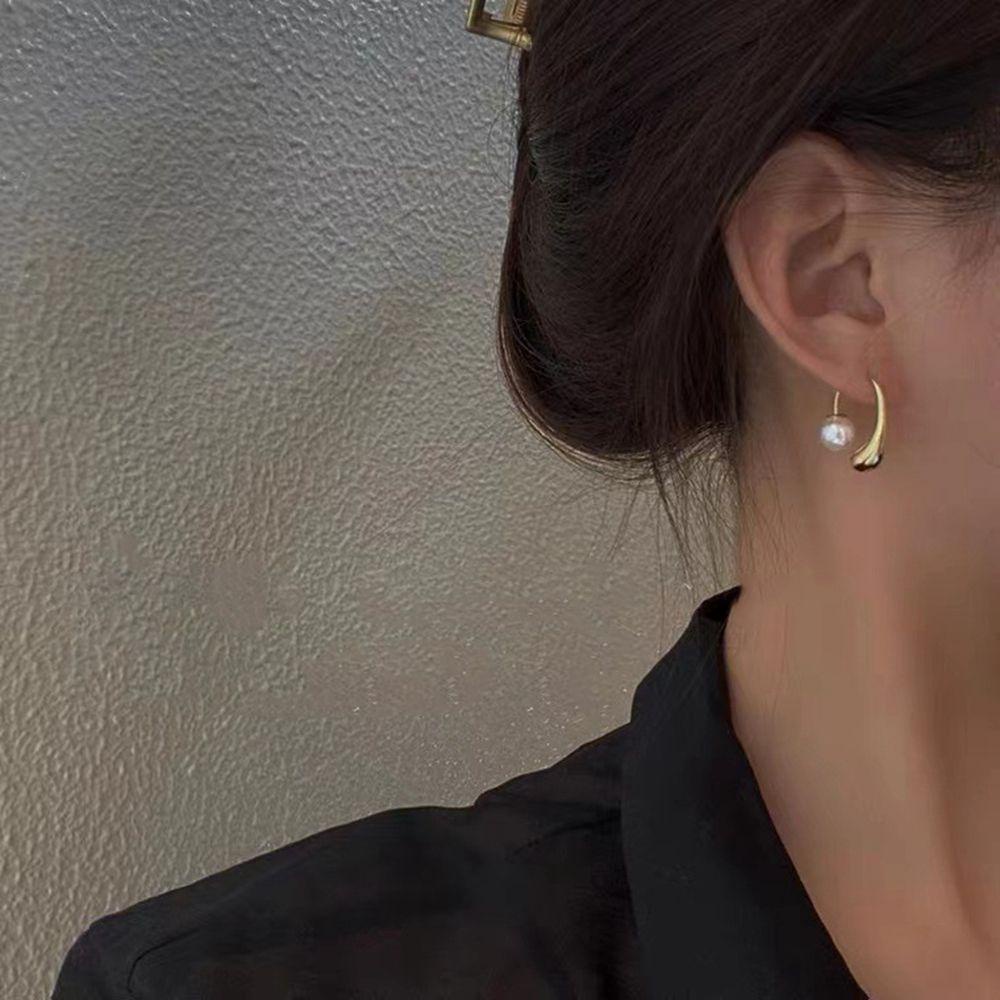 Anting Mutiara Bentuk C Geometris Bahan Alloy Gaya Korea Untuk Wanita