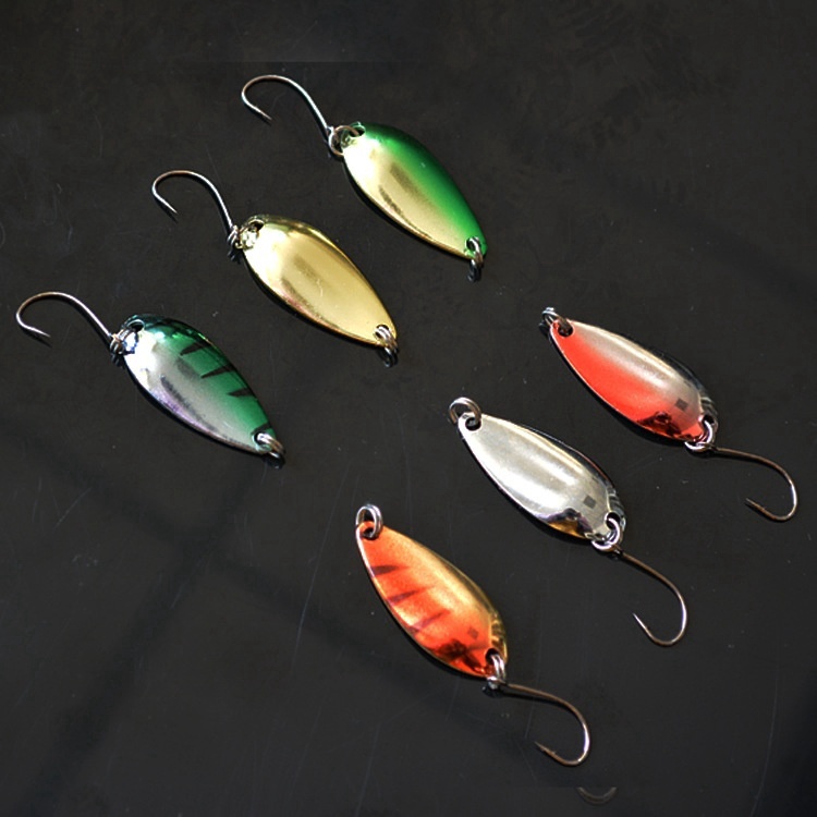 6pcs / Lot Umpan Pancing Bahan Metal Keras Ukuran 3cm / 3g Dengan Kail Tunggal Isca