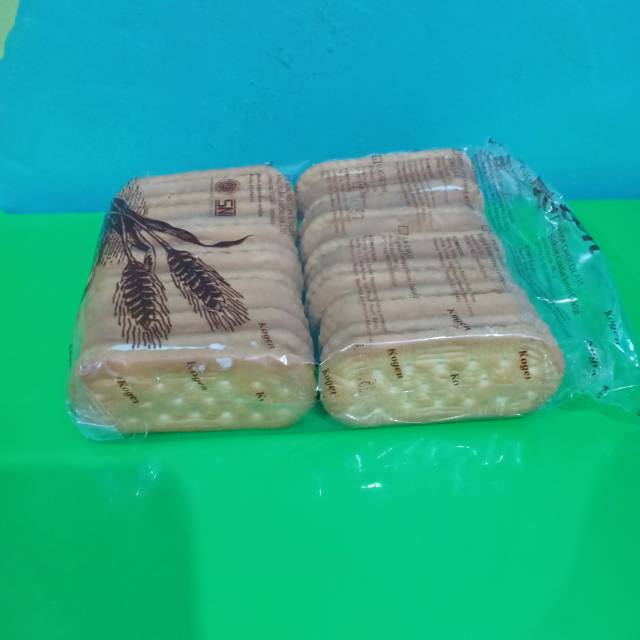Khong guan biskuit rose cream rose coklat