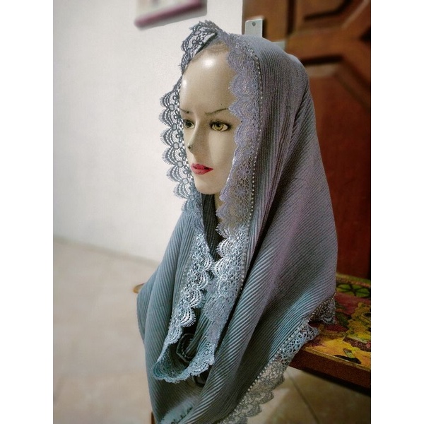 hijab Yeni Wahid renda Payet plisket