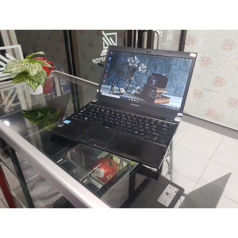 Toshiba Dynabook R731/C core i3 RAM 4gb HDD 320gb