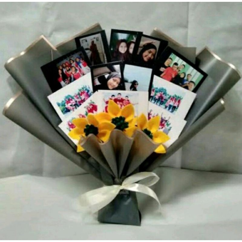 buket uang Dan FOTO polaroid