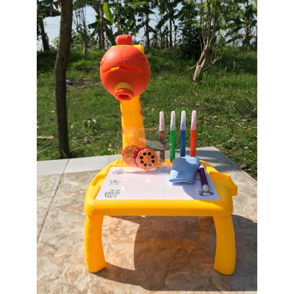 

MEJA PROYEKTOR ANAK | MOTIF JERAPAH