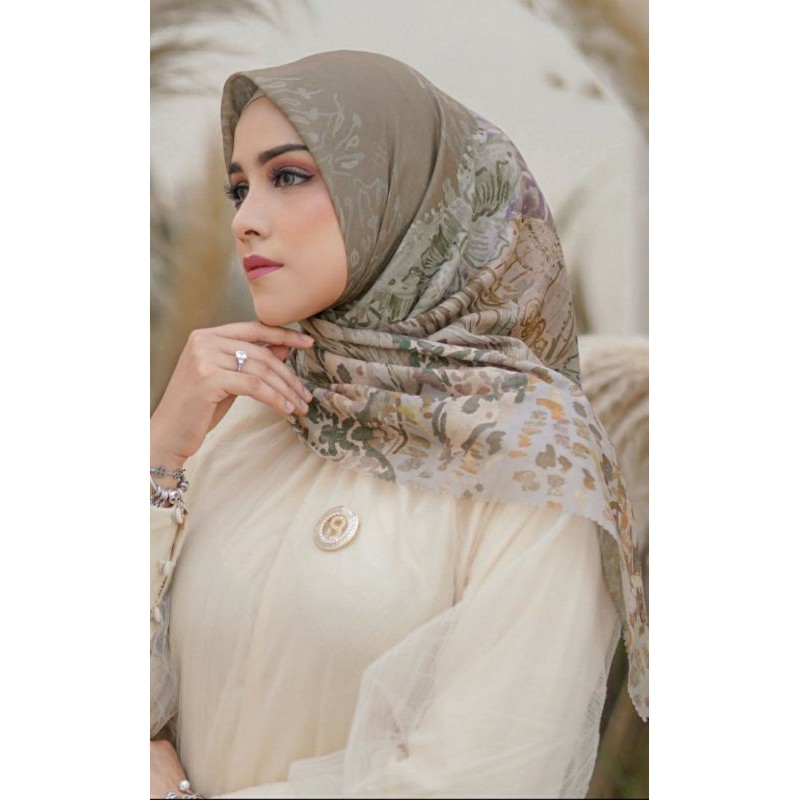 Buttonscarves Farsha Moss