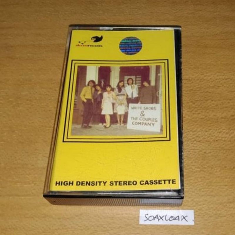 kaset pita White shoes and the Couple Company