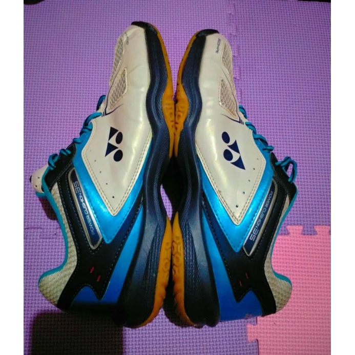 Sepatu Badminton Yonex power cushion 35