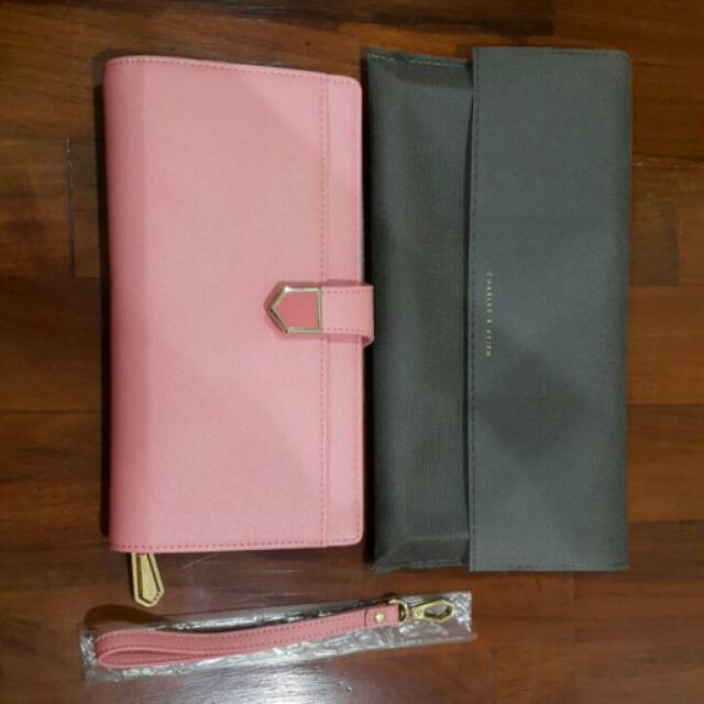 Dompet charles n keith
