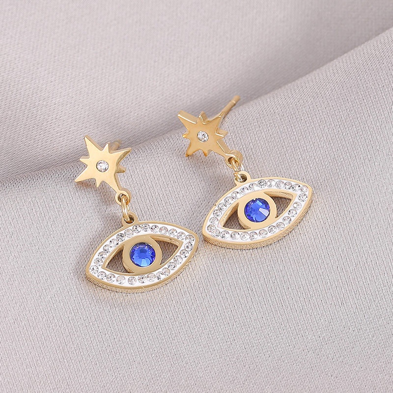 2022 Anting Tusuk Gantung Bahan Metal Desain Mata Iblis Gaya Mewah / Retro / Hongkong Serbaguna Untuk Wanita