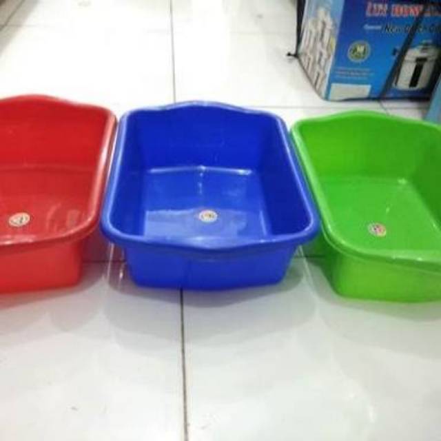 Bak plastik segi empat