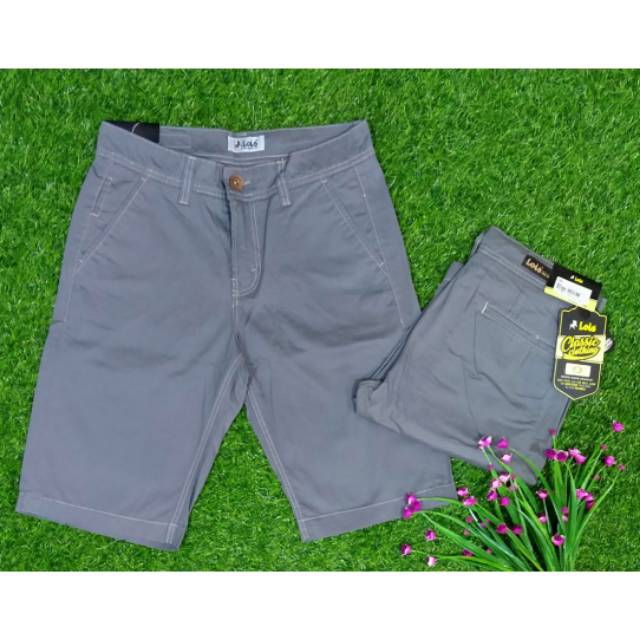 Chino pendek Lois