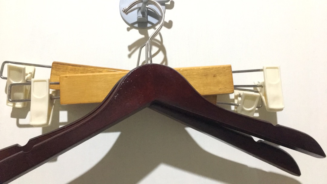 Hanger Kayu Anak Wallnut Coklat Tua