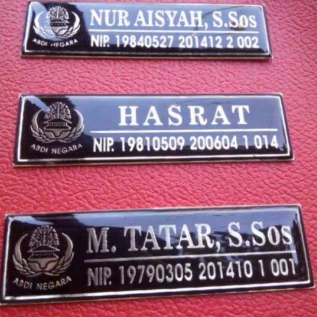 

Terima jasa pembuatan nama dada / nametag pakai magnet, peniti atau tusuk jarum