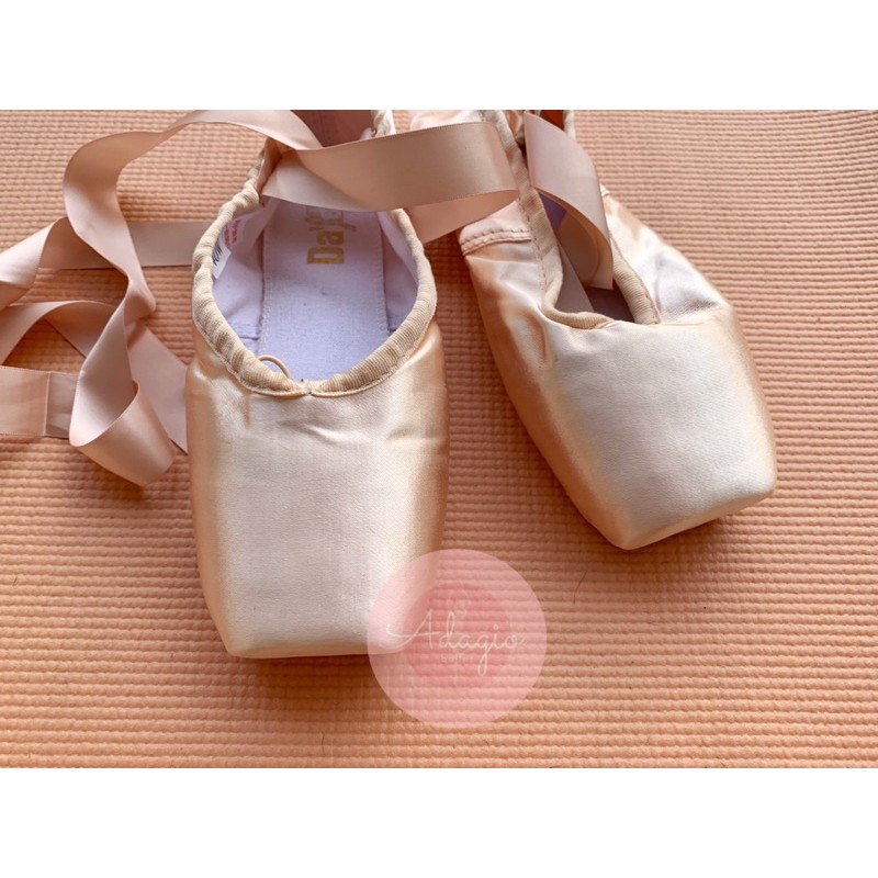 [READY STOCK] FREE BOX &amp; POUCH - POINTE SHOES ORIGINAL DAYDANCE SEPATU BALET BALLET POINT SHOE BALERINA PROFESIONAL SHANK TOE SATIN WIDE BOX TAPERED