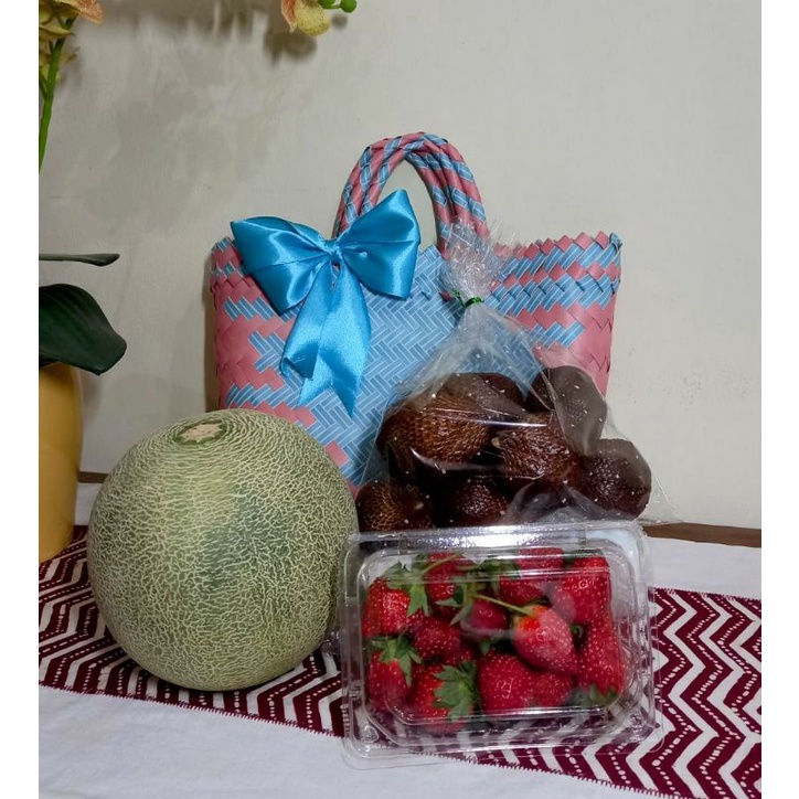 

Parcel Buah Segar 130K -Depok- (Tas Keranjang Anyam)