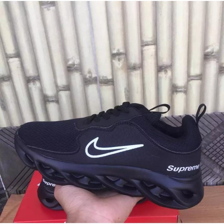 SEPATU PRIA DAN WANITA TERLARIS HITAM POLOS SUPREME SNEAKERS SPORT OLAHRAGA CASUAL SEKOLAH