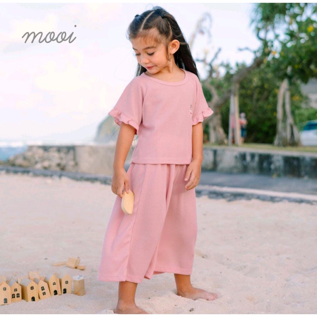 MOOI NOORA SLEEVE RUFFLE SET / SETELAN ANAK PEREMPUAN