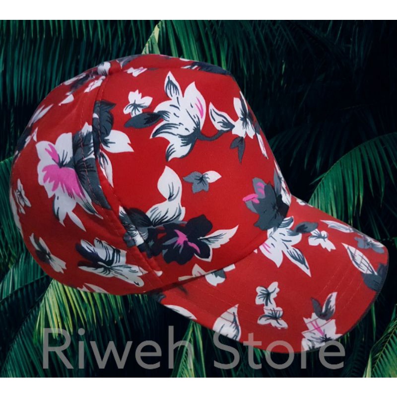 Topi dewasa motif bunga dengan tali ring yang bisa d adjust atau di sesuaikan ukuran nya cocok untuk