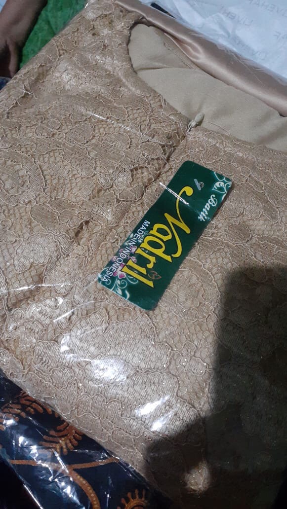 Maura Couple - Sania Ruffle Batik Couple Ori Ndoro Jowi Dnt Garansi Termurah Shopee - Sarwendah