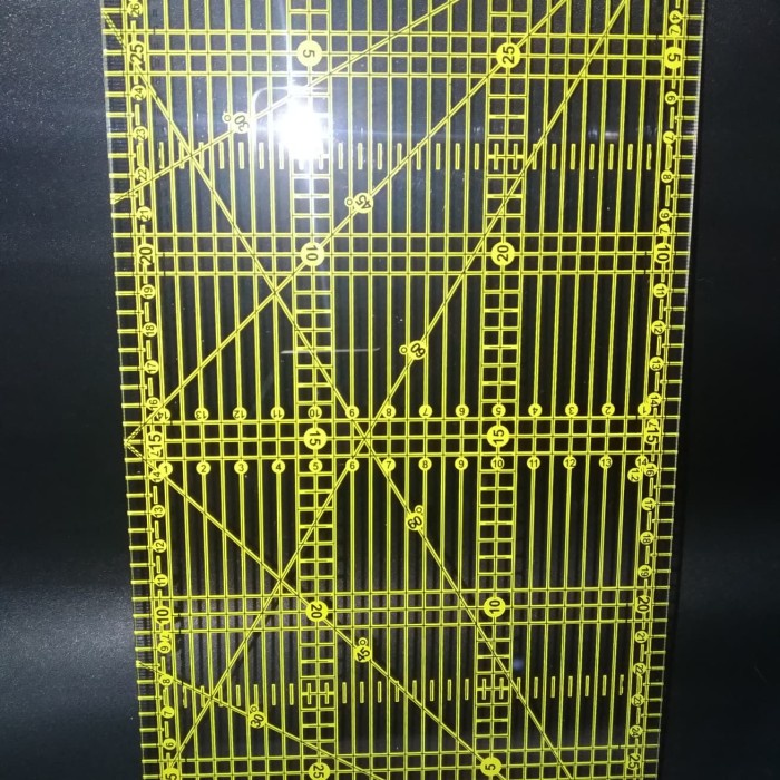 

Star Quilting Ruller / Penggaris Bahan - Penggaris Quilting Toyo 15 X 30 Cm Berkualitas