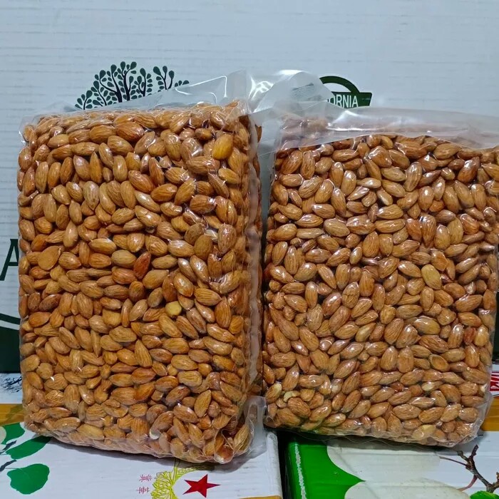 

Kacang almond oven utuh 1 kg atau 500 gr . Kacang almond panggang, Kacang almond Murah ,Kacang almon