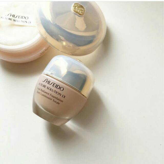 SHISEIDO Future Solution LX Total Radiance Loose Powder 10g