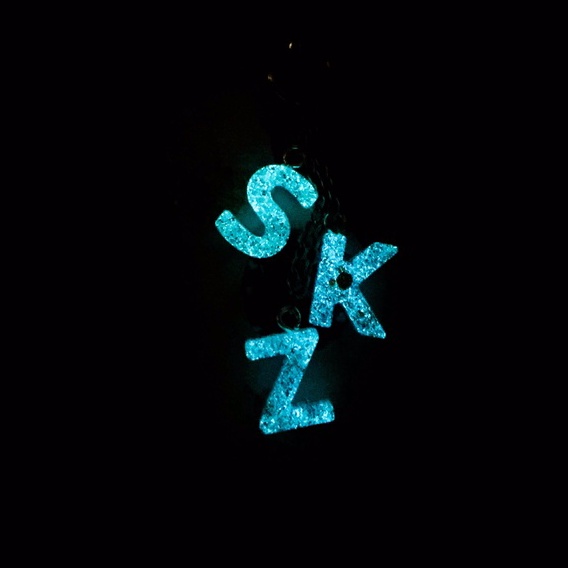 (READY STOCK) S.K.Z/STRAY-KIDS/ST.AY/J.Y.P KPOP LOBSTER KEYCHAIN GLOW IN THE DARK GANTUNGAN KUNCI/HP