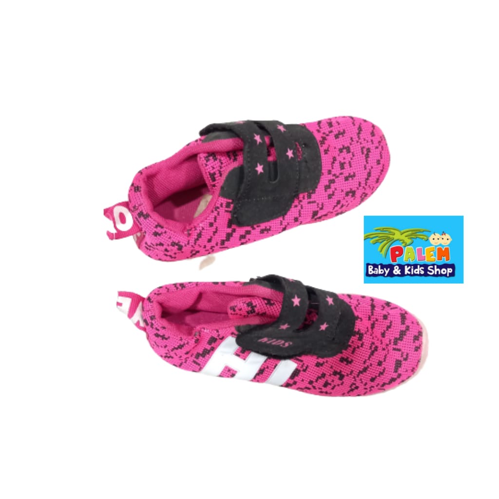 Sepatu anak adidas motif menarik