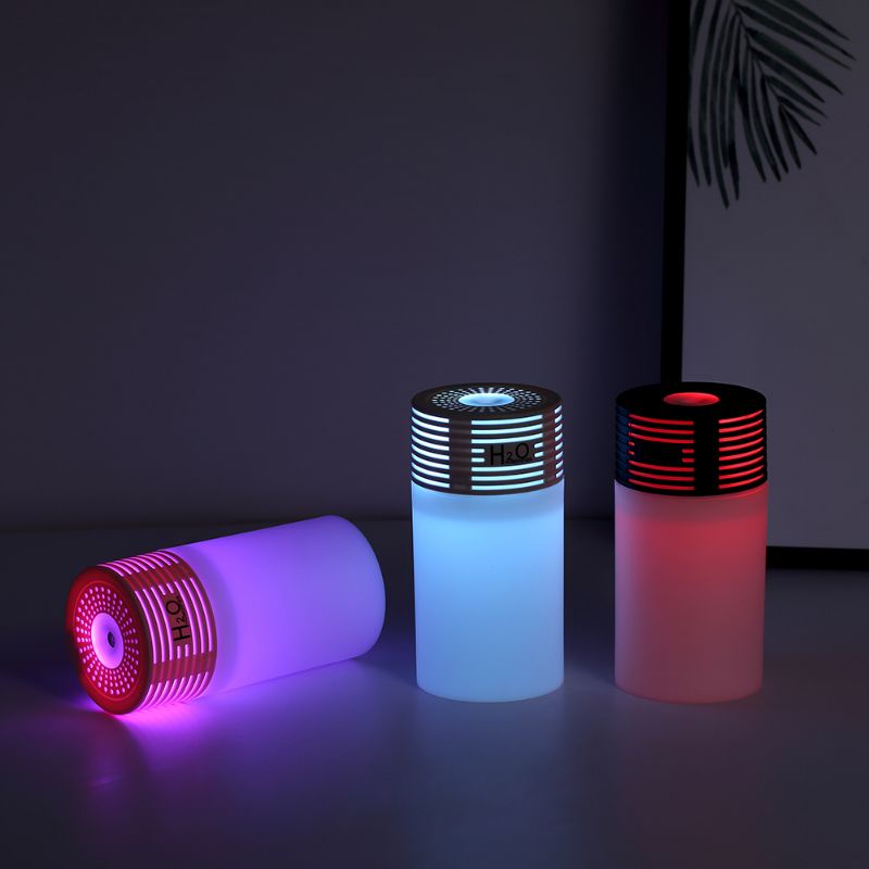 Mobil Purifier Uap Humidifier Ruangan Rumah Car Diffuser Air Purifier Aromaterapy Pengharum Pewangi Ruangan Essential oil Difuser Mini Portable Humidifier 301ml USB Charging 3 Colorful LED Light Mobil rumah kantor